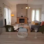 Paulina's House Politiká